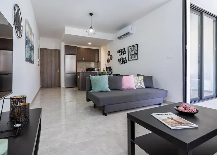 Aziza 1- Bedroom In *