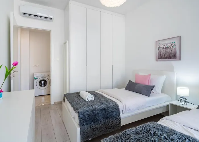 Aziza 1- Bedroom In Appartamento *