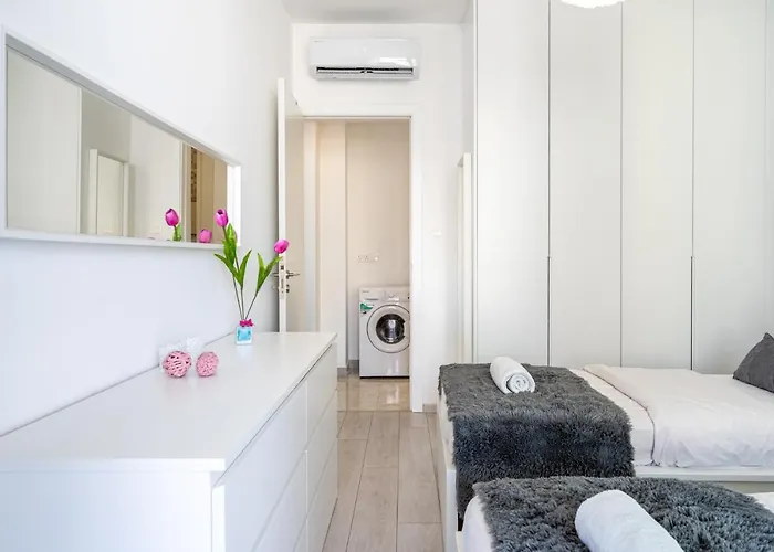 Aziza 1- Bedroom In Appartamento Larnaca