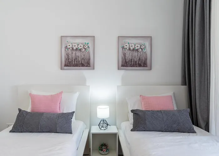 Aziza 1- Bedroom In Appartement