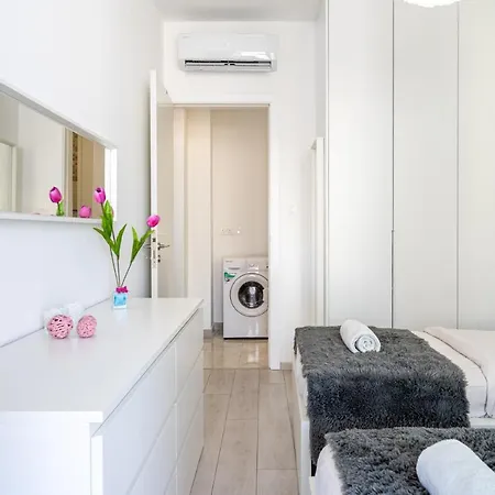 Aziza 1- Bedroom In Appartement Larnaca